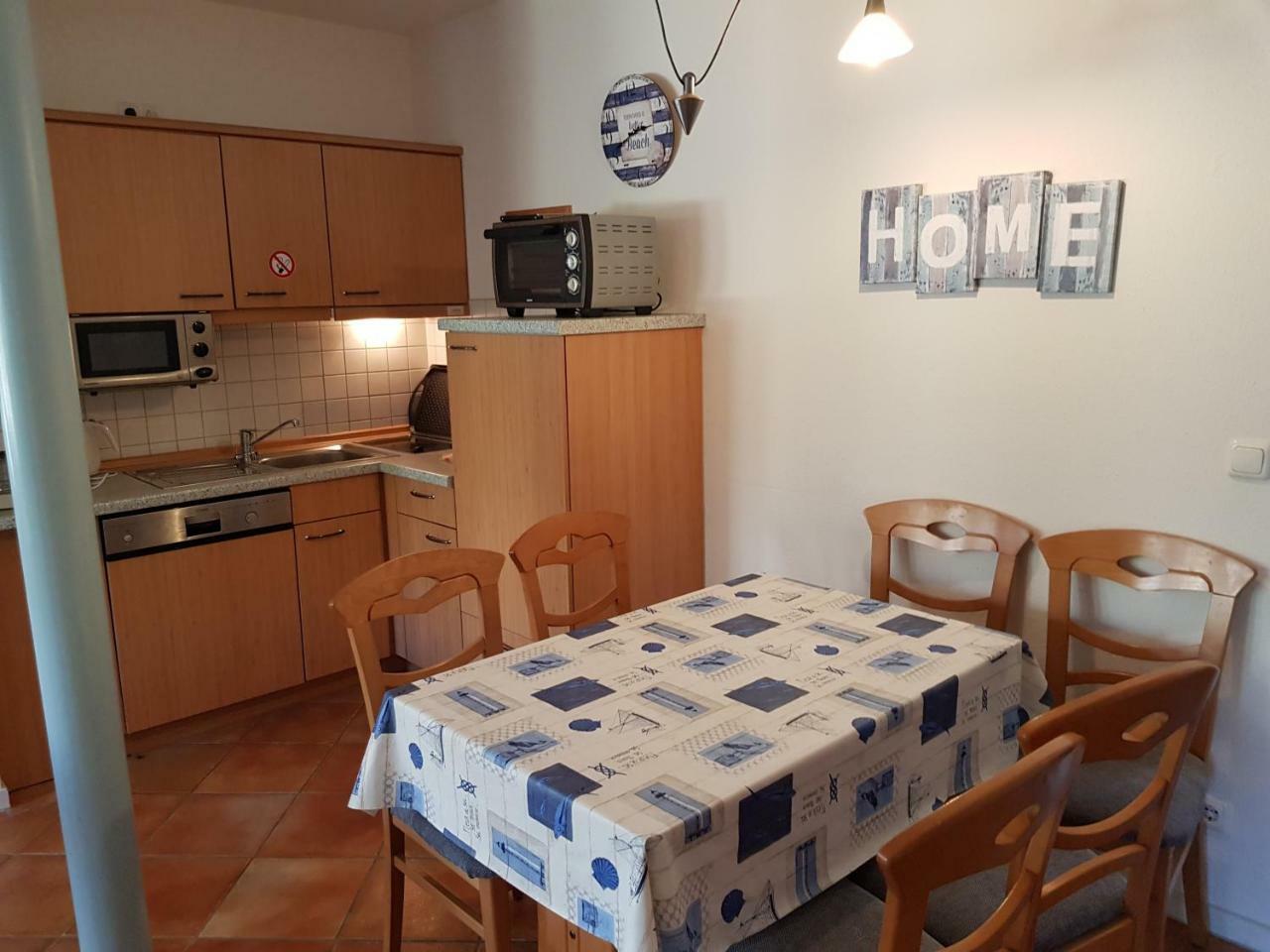 Ferienwohnung 4 Im Haus Am See Mit Wintergarten Und Terrasse Seedorf  Habitación foto